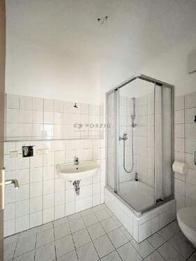 Bad mit Dusche - 