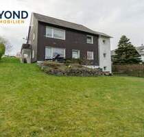 **Reduziert!! Solides Wohnensemble mit drei Einheiten, Garagen und liebevoll angelegtem Garten - Willingen (Upland) Usseln