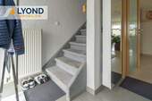 Treppe zum Dachgeschoss / Eingangsbereich EG - 
