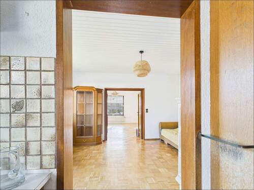 Blick aus der Küche ins Esszimmer - 