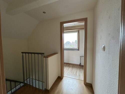Flur im Dachgeschoss - Einfamilienhaus mit 53,00 m&sup2; in Grünendeich zum Kaufen