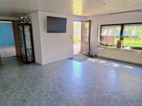 Wohnbereich Souterrain mit Ausgang in den Garten - 