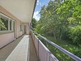 Bild 1 - Gut geschnittene, helle 4-Zimmer-Wohnung mit großem Balkon