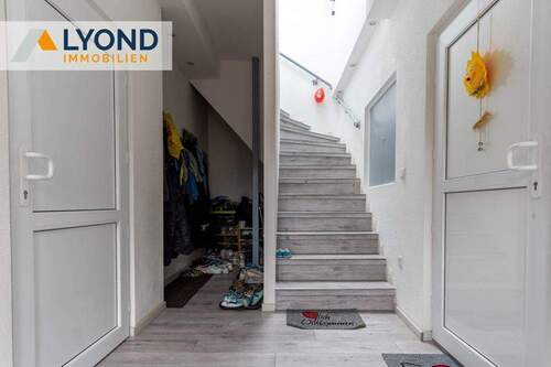 Eingangsbereich - Mehrfamilienhaus, Wohnhaus mit 410,50 m&sup2; in Lucka zum Kaufen