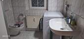 Bad mit Fenster und WM Anschluss - 2 Zimmer Etagenwohnung in Ebensfeld