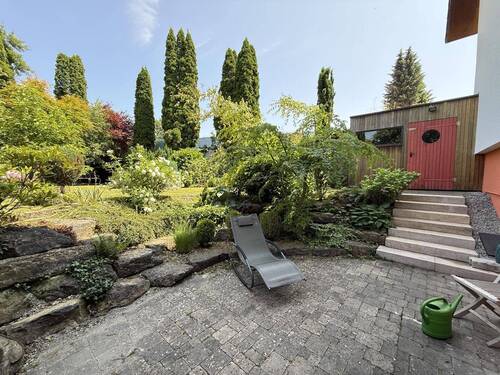 Große Terrasse im Garten - 