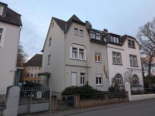 Seitenansicht - 6 Zimmer Mehrfamilienhaus, Wohnhaus zum Kaufen in Köln