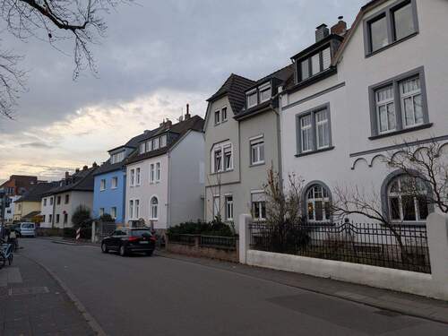 Nachbarschaft links - 6 Zimmer Mehrfamilienhaus, Wohnhaus in Köln