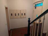 Treppenhaus und Haustür EG - 