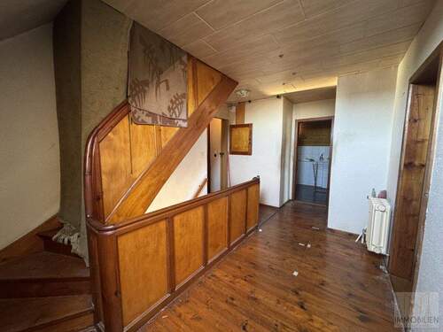 OG: Flur und Treppenaufgang - 