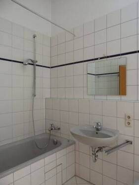 Bad mit Wanne - 