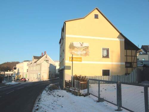 Hausansicht - 6 Zimmer Mehrfamilienhaus, Wohnhaus in Greiz