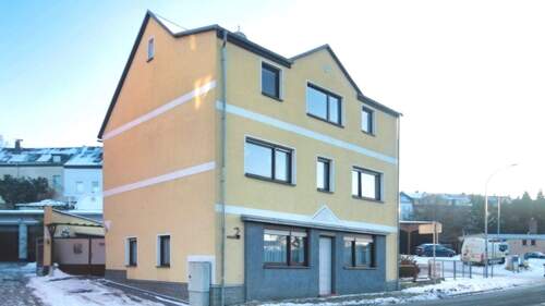 Einfahrt ins Grundstück - Mehrfamilienhaus, Wohnhaus mit 140,00 m&sup2; in Greiz zum Kaufen