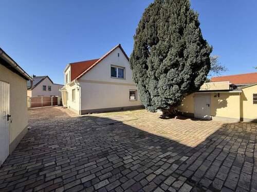 Objektrückseite und Innenhof - 