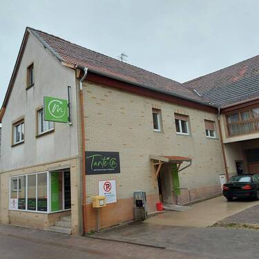 Laden mit Wohnung - Top-Gelegenheit! Wohn-und Geschäftshaus mit viel Potenzial in Hallgarten zu verkaufen