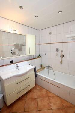 Badezimmer_Ansicht I - 