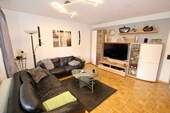 Wohnzimmer_Ansicht II - 3 Zimmer Etagenwohnung zum Kaufen in Denzlingen