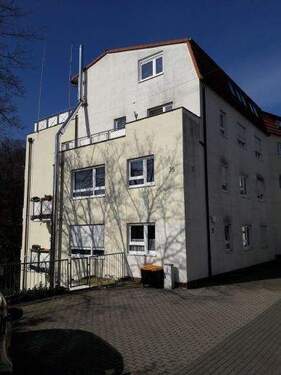 Hausseitenansicht - 2 Zimmer Etagenwohnung zur Miete in Freital