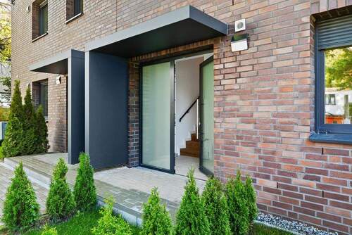 Exklusiver Eingangsbereich nur für die Wohnung - 3 Zimmer Etagenwohnung zum Kaufen in Hamburg