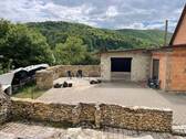 Hofbereich und kleine Terrasse - 