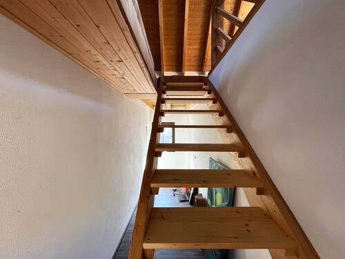 Treppe zum Dachgeschoss - Einfamilienhaus mit 90,00 m² in Vorra / Düsselbach zum Kaufen
