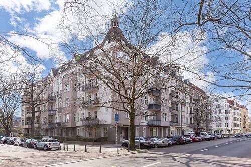 Hausansicht - Helle Altbauwohnung nahe des Volksparks Wilmersdorf