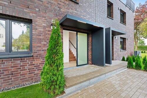 Eigener separater Hauseingang zur Wohnung - 3 Zimmer Etagenwohnung zum Kaufen in Hamburg