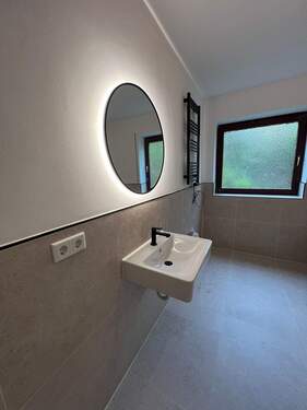 Badezimmer - Hochwertig sanierte 2 Zimmer­ Wohnung mit Balkon - Provisionsfrei