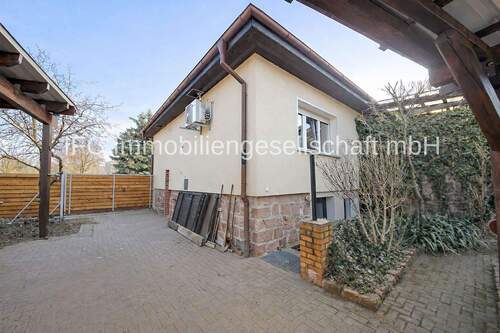 Hausansicht / Grundstücksseite - 