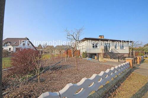 Hausansicht / Straßenseite - 4 Zimmer Bungalow zum Kaufen in Gräfenhainichen