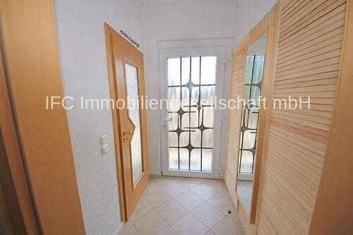 Hauseingang / Windfang im EG - 4 Zimmer Bungalow in Gräfenhainichen