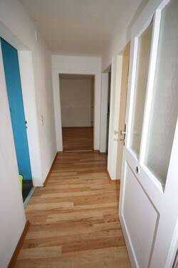 Flur OG.JPG - Mehrfamilienhaus, Wohnhaus mit 150,00 m&sup2; in Waldbronn zum Kaufen
