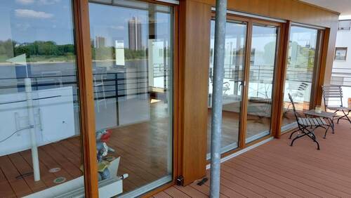 Geräumiger Terrassenbereich - 