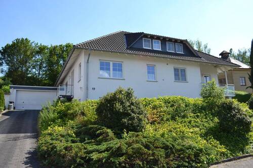 Hof-/Garagenansicht - 9 Zimmer Einfamilienhaus in Schloßböckelheim