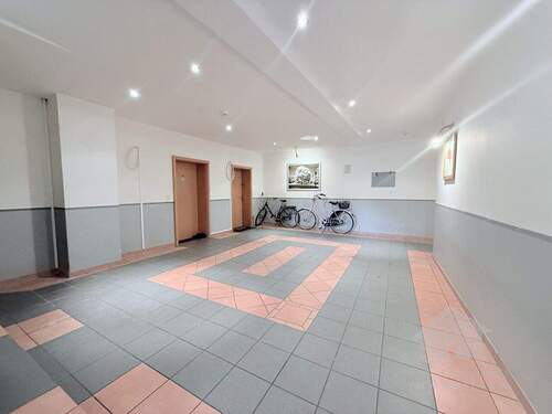 Geräumiger Flurbereich im 1. Obergeschoss - Etagenwohnung mit 74,80 m² in Elmshorn zum Kaufen