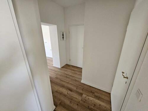 Flur / Eingangsbereich - 2 Zimmer Etagenwohnung zur Miete in Bernau