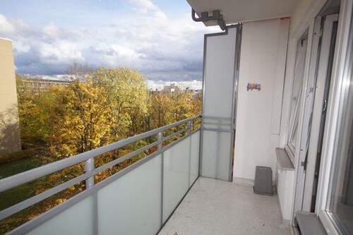 Loggia mit Blick über die Dächer - 