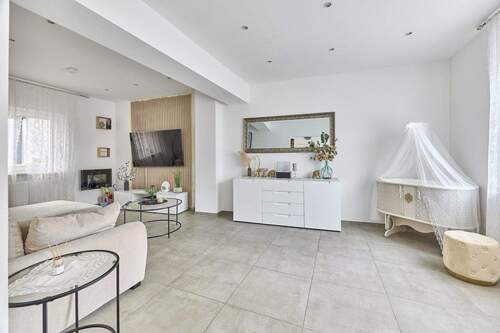 Wohnzimmer - 5 Zimmer Einfamilienhaus zum Kaufen in Ludwigshafen