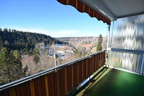 Balkon/Aussicht - Großzügige, seniorengerechte 2,5-Zimmer-Wohnung mit zwei Balkonen in schöner Aussichtslage