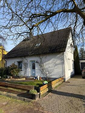 Außenansicht - Anleger aufgepasst! - Charmantes Haus sucht neuen Besitzer!