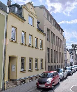 Hausansicht - Renovierte Erdgeschosswohnung in ruhiger Lage