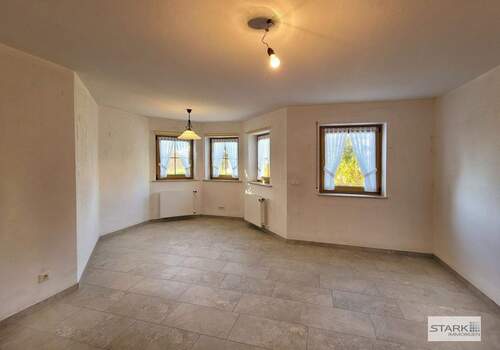 Zimmer mit Erker.jpg - 