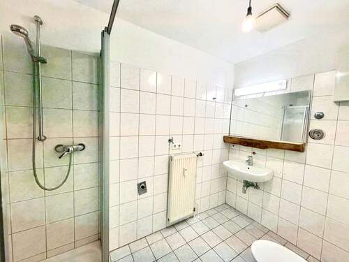 Modernes Badezimmer - 