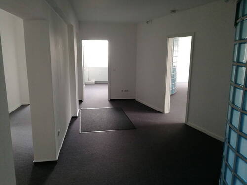 Flur vom Büroeingang - Büro zur Miete in Landau