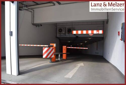 breite Zufahrt und ... - Garage, Stellplatz zur Miete in Berlin