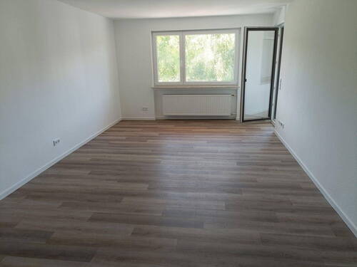 Wohnzimmer (2) - 3 Zimmer Etagenwohnung zur Miete in Ingelheim-Wackernheim