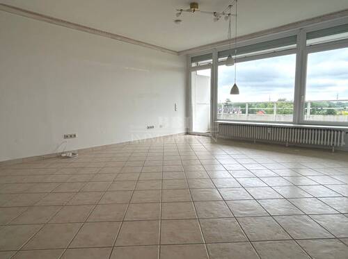 Lichtdurchflutetes Wohnzimmer... - 