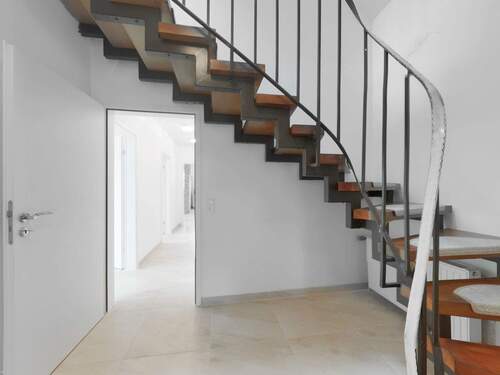 Diele und Treppenaufgang OG - 