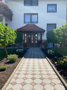 Hauseingang - 6 Zimmer Etagenwohnung in Hersbruck