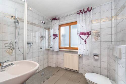 Badezimmer (EG) - 
